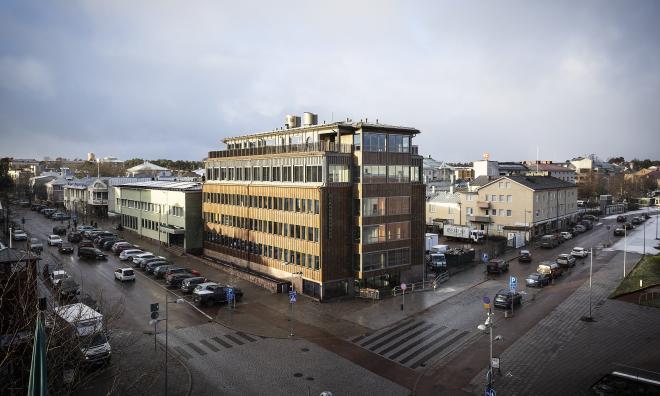 Ålandsbankens kännspaka kopparhuskropp på Nygatan-Strandgatan har renoverats och överlämnades av byggarna strax före jul.<@Fotograf>Daniel Eriksson