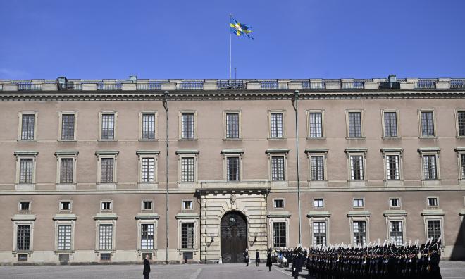 Fasaderna på Stockholms slott ska renoveras för cirka 218 miljoner kronor. Arkivbild.