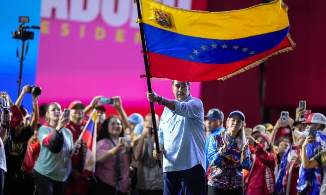 Nicolas Maduro vill bli bli omvald en tredje gång i söndagens presidentval i Venezuela för att kunna sitta på posten till 2030. En rad valobservatörer hävdar att de stoppas från övervaka valet.
