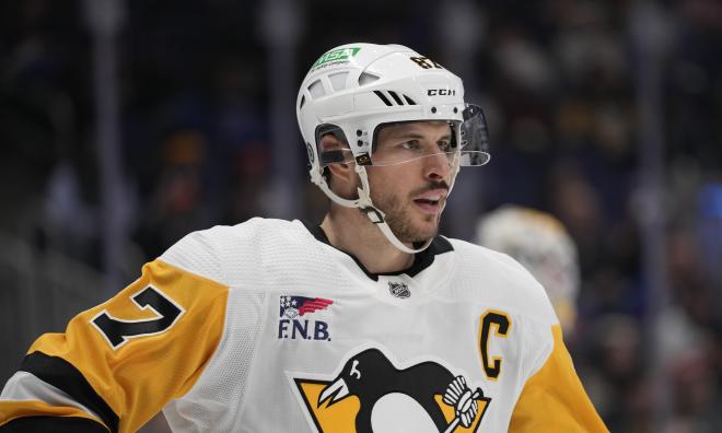 Sidney Crosby stannar i Pittsburgh ytterligare två NHL-säsonger.