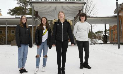 Religionsundervisningen som den ser ut i dag är snart historia och elevrådet på Övernäs högstadieskola berättar vad de tycker om det. På bilden syns Leia Wiklund, Alicia Eckerman, Tindra Sjöström och Benjamin Kasianov.