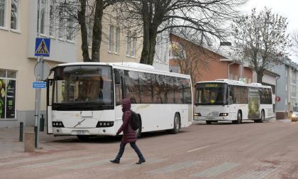 0512176, 05122017, 20171205, Trafik, väg, buss , stadstrafiken, , stadsbussen, övergångsställe, fotgängare *** Local Caption *** @Bildtext:Landskapsregeringen har slagit fast tidtabellerna för kollektivtrafiken 2022.<@Foto>Foto: Robert Jansson