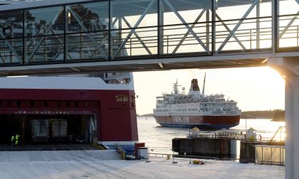 Sjöfart, Rosella, Västerhamn *** Local Caption *** @Bildtext:Viking Line ställer in ms Rosellas planerade dockning för att kunna upprätthålla den nu undantagna pandemitrafiken till Kapellskär.
@Normal:
@:<@Foto>Foto: Daniel Eriksson