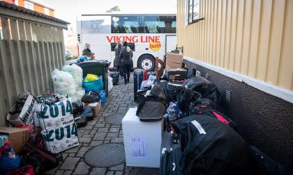 Åländska buss åker till Polen för att hämta krigsflyktingar från Ukraina *** Local Caption *** @Bildtext:Här syns en bråkdel av alla varor ålänningarna samlat in.