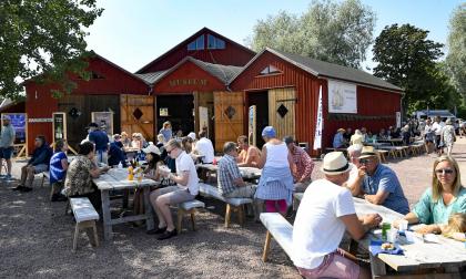 170721 , 17072021 , 20210717 , Ålands sjödagar i Sjökvarteret , sommar , evenemang *** Local Caption *** @Bildtext:En timme efter att årets Sjödagar slog upp portarna är det nästan fullsatt i Sjökvarteret.