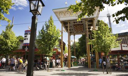 Olyckan på Gröna Lund i Stockholm skedde i söndags när en vagn i berg- och dalbanan spårade ur så att passagerare kastades ur. 