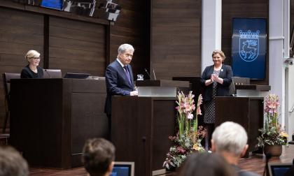 Finlands president Sauli Niinistö medverkade vid öppnandet av det nya lagtingsåret. En efterföljande presskonferensen hölls delvis på finska, det hade varit snyggt om presidenten besvarat frågorna på svenska i stället.