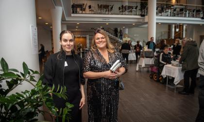 Litteraturföreningens ordförande Ulrika Nettelblad och bibliotekarie och samtalsledare Anna Eklund firar att litteraturföreningen fyller 50 år i år.  