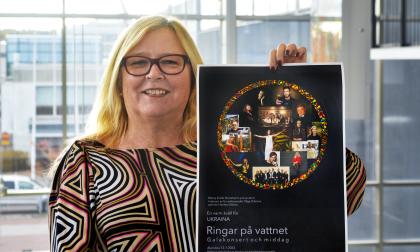 Maria Johans tycker att galakvällen ”Ringar på vattnet” som arrangeras den 13 januari på Alandica blir den perfekta julklappen. 