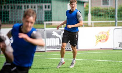 Leo Andersson tränar inför fredagens match mot FC Haka. <@Fotograf>Fredrik Ytterström