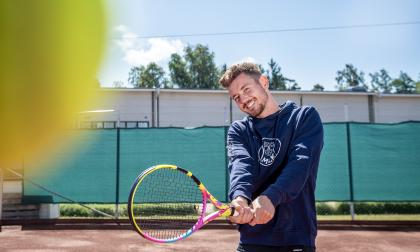 Pavel Petrov ska ge lektioner i både tennis och padel.