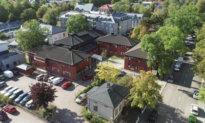 Hälsans hus förordas som demenscenter av äldrerådet, äldreomsorgsnämnden och stadsdirektören. Men demensföreningen tycker inte att det kvalificerar sig som ett alternativ över huvud taget.@Normal_indrag:<@Fotograf>Robert Jansson