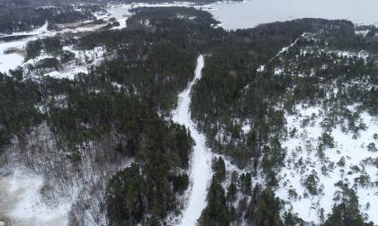 Boende vid Öjvägen vill att förvaltningsdomstolen river upp kommunens beslut om vilket avtalsförslag som ska presenteras för väglaget.