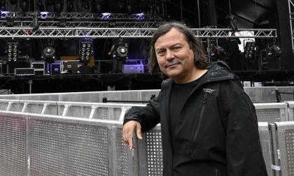 Festivalgeneral Pier Schmid säger att Rockoff-publiken har hittat tillbaka efter pandemiåren. Särskilt glad är han över att fler besökare kommer utanför Åland. <@Fotograf>Robert Jansson