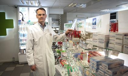 Enligt apotekare Johan Ek vid Central-Apoteket kan sjukvården avlastas om apotek får erbjuda vaccineringar.@Foto:<@Fotograf>Daniel Eriksson