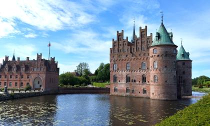 Egeskov slott är privatägt och anses vara norra Europas vackraste renässansslott.