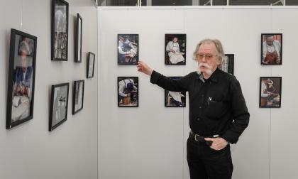 I juni visas Olle Strömbergs hantverksfotografier på stadsbiblioteket. Bilderna är tagna under 80- och 90-talen, då Olle Strömberg besökte Jan Karlsgårdens hantverkardagar. 