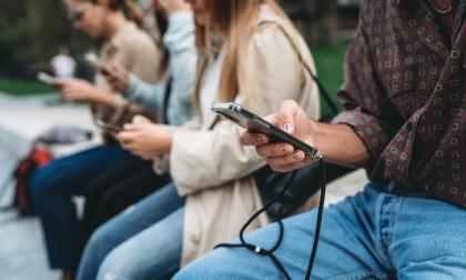 De senaste åren har systematiserad och målmedveten spridning av lögner i sociala medier blivit allt vanligare.
<@Fotograf>iStock
@Normal_indrag: