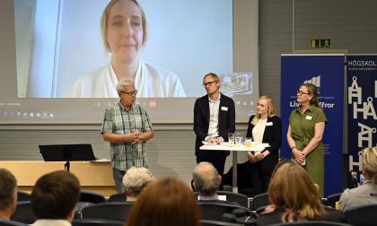 Moderatorn Ulf Vikström och kandidaterna Jessy Eckerman (via länk), Anton Nilsson, Maria Ohisalo och Eva Biaudet under gårdagens valdebatt. <@Fotograf>Robert Jansson