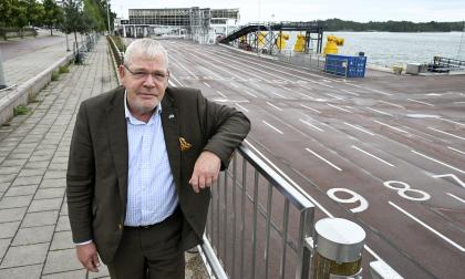 Tomas Lundberg vill se en återupptagen trafik på rutten Kapellskär-Mariehamn.