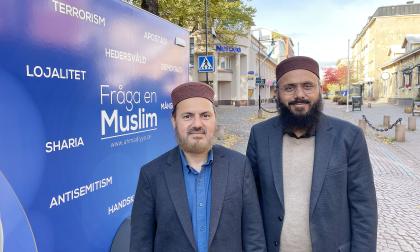 Imamerna Agha Khan och Rizwan Afzal tar kampanjen ”Fråga en muslim” till Åland. Under tre dagar, den 7 till 9 oktober, står de på Torggatan för att svara på frågor om Islam.@Normal_indrag: