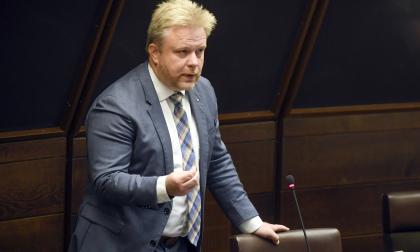 De långsiktiga sparplanerna måste förankras även hos oppositionen, säger ÅHS tidigare ordförande Wille Valve (MSÅ).<@Fotograf>Robert Jansson