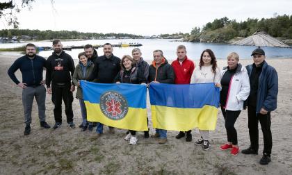 Från vänster: Stanislav Bun, Roman Mamets, Serhii Talda, Olena Talda, Olexander Solobchuk, Andrii Golovashehenko, Natalia Golovashehenko, Viktor Tsiluiko, Serhii Nebylytsia, Natalia Solobchuk, tolken Ganna Solomko och Ievgen Danylchuk.<@Fotograf>Daniel Eriksson