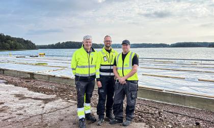 Daniel Sundblom, Kjell Silfvernagel och Ralf Gustafsson från Byggpartner ab är nöjda med den nya kajen.