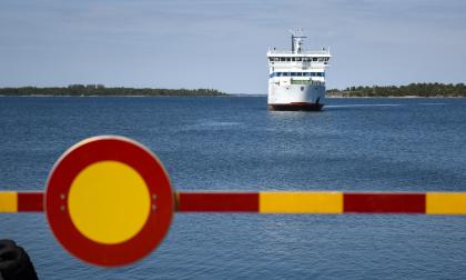 Ms Alfågeln är en spelbricka i planeringen av bildandet av bolaget Axferries, ett samarbete mellan finska statens bolag Finferries och Ålands landskapsregering. <@Fotograf>Wilhelm Lundgren