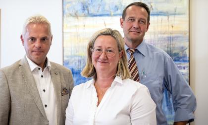 Finferries vd Håkan Fagerström, infrastrukturminister Camilla Gunell (S) och avdelningschef Fredrik Pettersson presenterade samarbetet mellan Ålands landskapsregering och Finferries i slutet av augusti. <@Fotograf>Daniel Eriksson