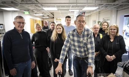 På Mtryck arbetar från vänster Mats Mattsson, Jessica Lund, Yngve Johansson, Peter Karlsson, Michaela Törnqvist, Wilhelm Harald, Svante Karlsson, Mikael Eriksson, Rebecka Thyrén och Camilla Söderström.