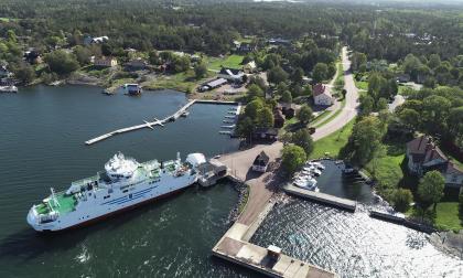 Beräkningarna av tunnelprojektet ska nu kompletteras med kostnaderna för bland annat skärgårdstrafiken för att få en helhetsbild av den totala kostnaden, enligt landskapets projektingenjör Elias Nilsson.