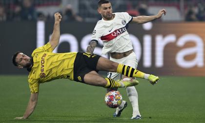 Dortmunds Niclas Füllkrug och PSG:s Lucas Hernández under Champions League-semifinalen innan Hernández skadades.