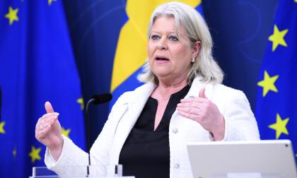 "Vi kommer att lägga det som i dag heter Sis bakom oss", säger socialtjänstminister Camilla Waltersson Grönvall (M) efter den senaste i raden av kritiska rapporter om Sveriges Sis-hem.