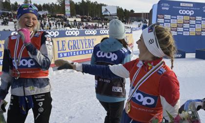 Frida Karlsson, till vänster, tror att Therese Johaug åker VM i Trondheim i vinter. Arkivbild.