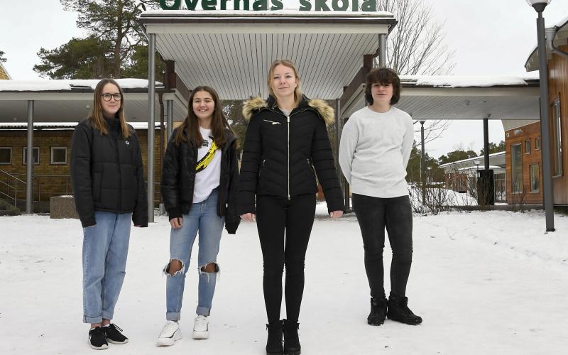 Religionsundervisningen som den ser ut i dag är snart historia och elevrådet på Övernäs högstadieskola berättar vad de tycker om det. På bilden syns Leia Wiklund, Alicia Eckerman, Tindra Sjöström och Benjamin Kasianov.