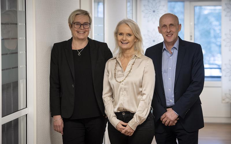 Den nya mäklartjänsten Tre partners Ab består av Tove Lönnqvist, Marie Melander och Bosse Segerström.