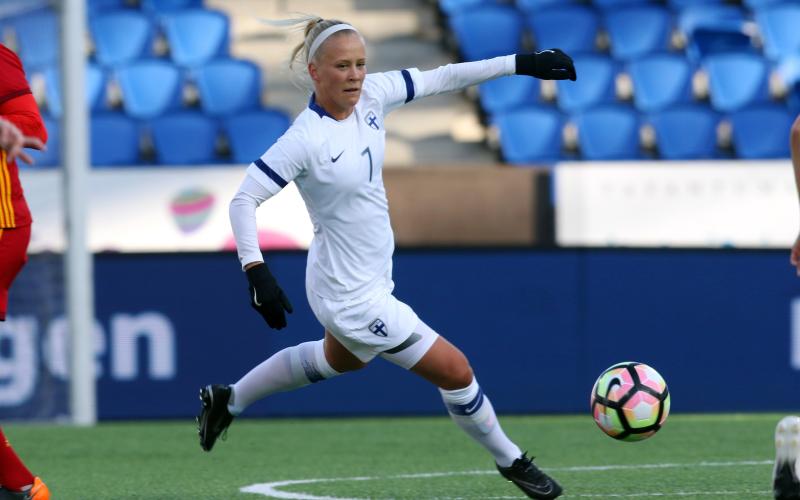 Fotboll, Adelina Engman, Finland