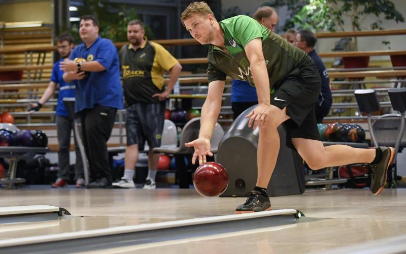 130922 , 13092022 , 20220913 , Bowling , GP serien , Idrottsgården , Sebastian Cronholm *** Local Caption *** @Bildtext:Sebastian Cronholm, bowling, IFK Mariehamn