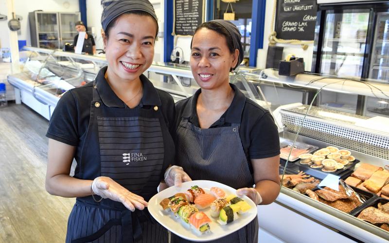 18082022 , Sushi, Fina Fisken , sushikockar fr vänster Kathy Trinh , Lailanie Heinonen , sushitillverkning