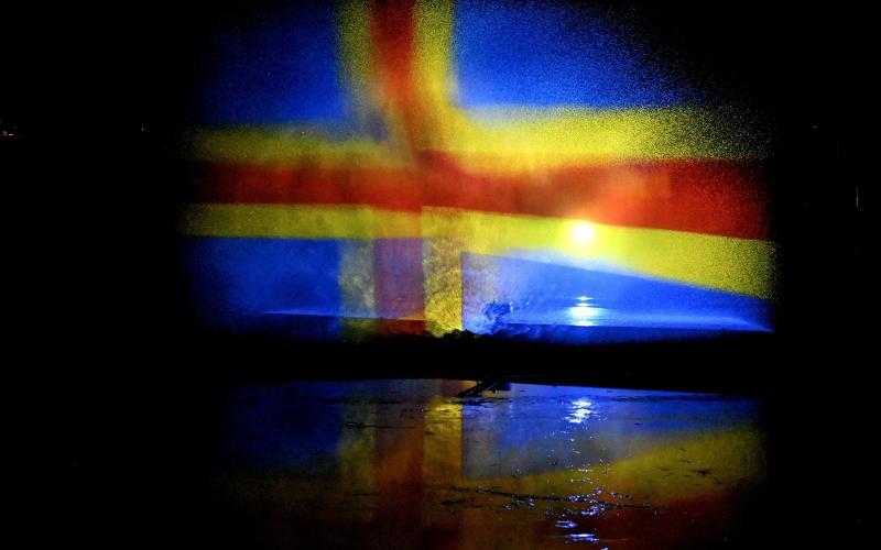 Ålands flagga i holografisk form.