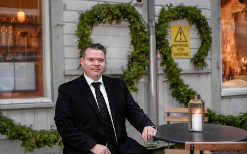 221222 , 22122022, Petri Rautanen fyller 50år *** Local Caption *** @Bildtext:Petri Rautanen trivs väldigt bra med sitt arbete som it-lärare.@Normal:<@Foto>Foto: Amir Karbalaei