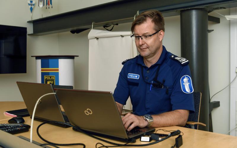 280720 , 28072020 , 20200728 , Johan Pawli , ny polischef , polis , polisen *** Local Caption *** @Bildtext:Johan Pawli sköter mycket av polisens kontakter med olika myndigheter, landskapsregeringen och kommunerna och tycker att samarbetet fungerar bra. 