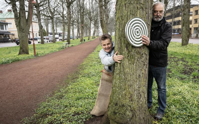 Inför Lindarnas dag, Jonna Kevin, Guy Schåman