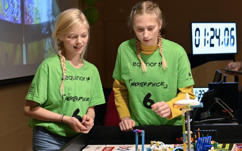 Elsa Carlström och Heidi Palmroos ingick i laget ”Robin and the robots”.