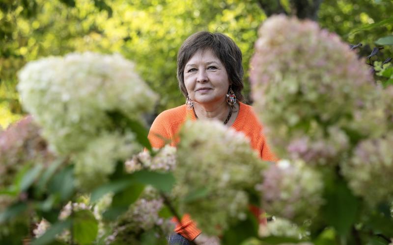 När Dace Putnina fick egen trädgård började hon odla och importera blommor även till försäljning.