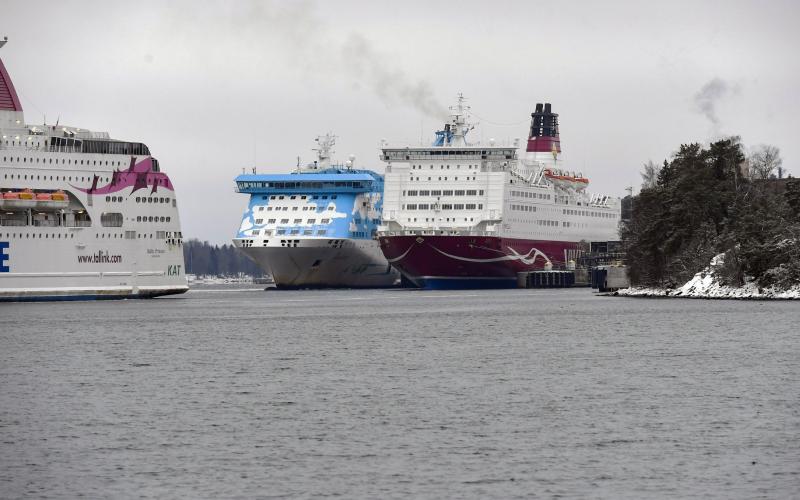 Handelssjöfartens farledsavgifter har varit halverade sedan 2015 och nu har arbetet påbörjats för att de ska fortsätta vara det permanent.