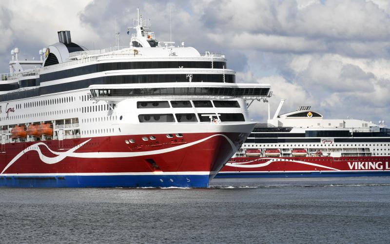 Viking Line justerar sina resultatutsikter för 2023 och tror nu att resultatet blir bättre än för 2022.