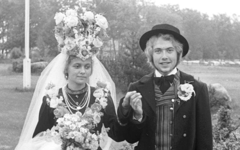 Gammaldags bondbröllop i Jomala. Brudpar Kerstin Dahlgren och Lennart Eriksson.Arkivfoto