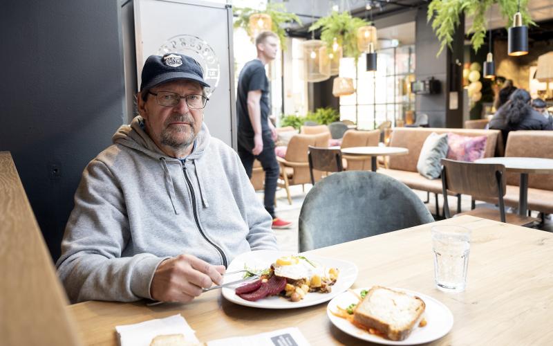 Jörgen Lilja var nyfiken på de nya stället. Han tycker att serveringen är snyggare nu än vad den har varit tidigare. 